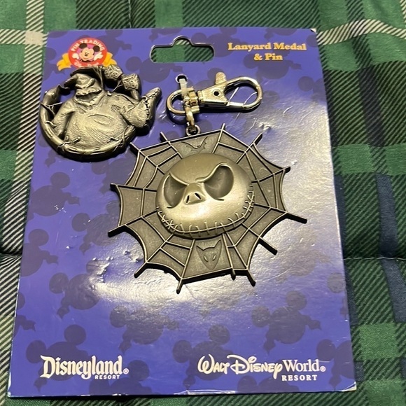 *rare* Nightmare Before Christmas Lanyard Medal and Pin set  Jack Skellington - Picture 1 of 1